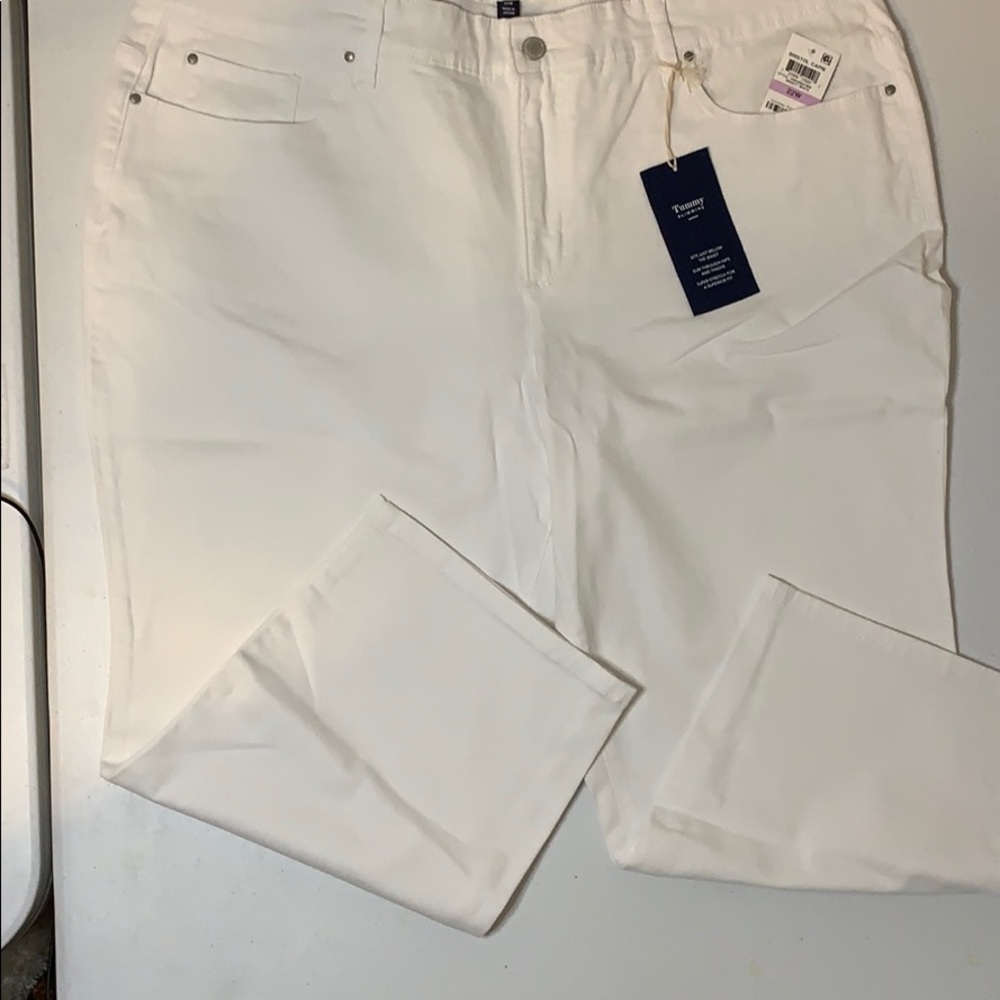 Charter Club Tummy Slimming White Bristo Capri 22W